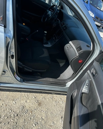 Toyota Avensis cena 5900 przebieg: 613000, rok produkcji 2007 z Wrocław małe 172